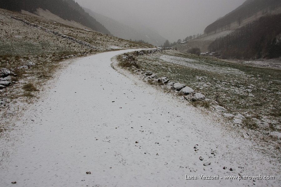 02-LA STRADA SI IMBIANCA.jpg